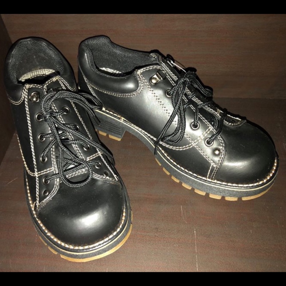 Women’s Old School 90s Style Chunky Shoes